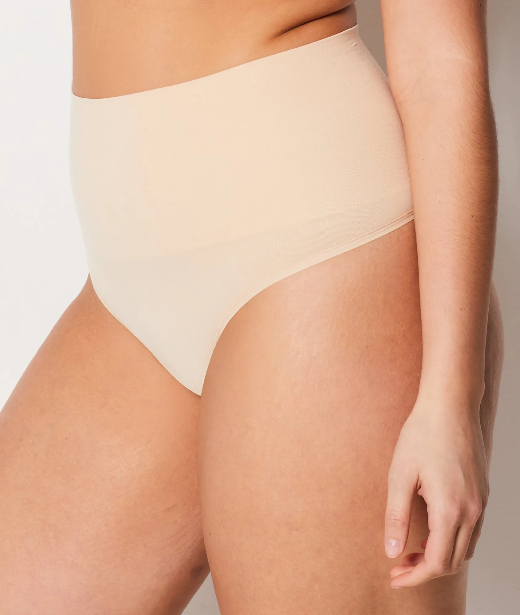 Outlet String gainant taille haute - Maintien médium Culottes Taille Haute|Strings
